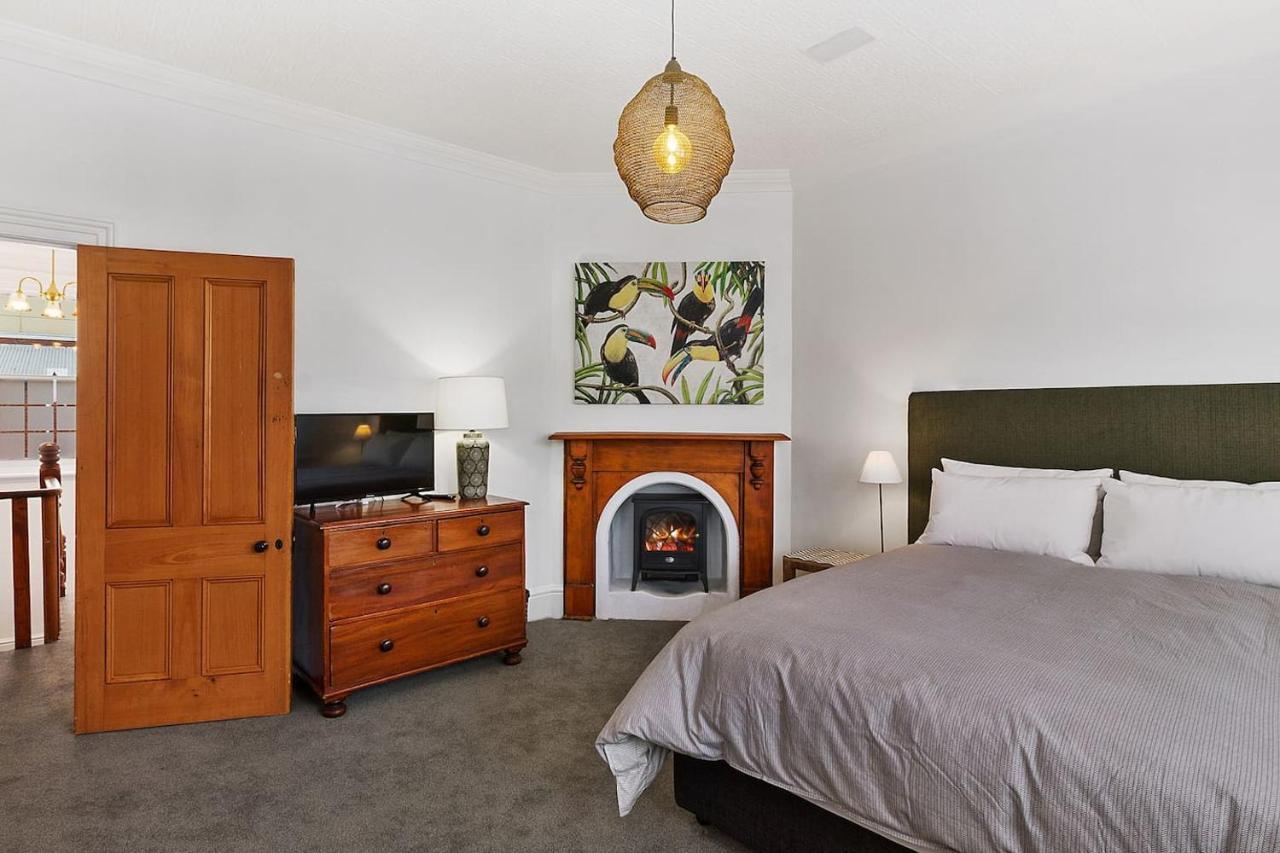 Apartment Historic Chic - A Spacious Two-story Pad Hobart