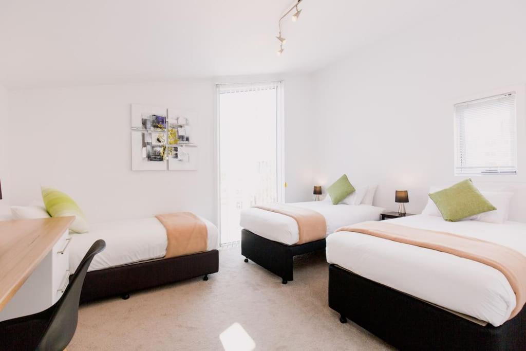 Spacious Townhouse Comfort In Hobart's Heart Holiday home *