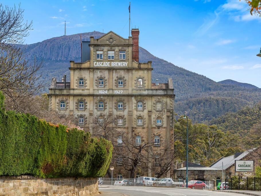 The Charming Soho - Modern Pad With Scenic Views Hobart