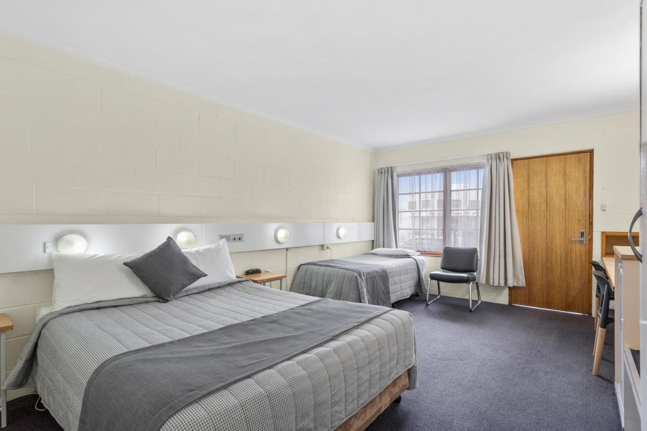 Martin Cash 3* Hobart