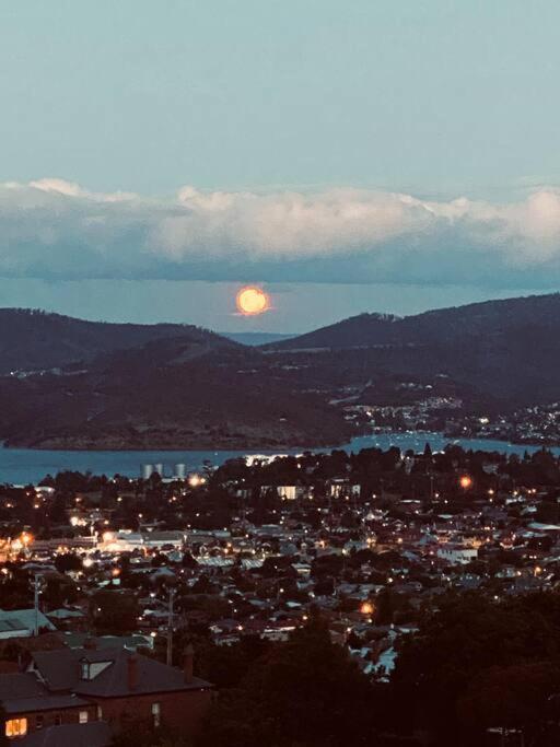 Amazing View Architech 8minutes To Cbd Hobart
