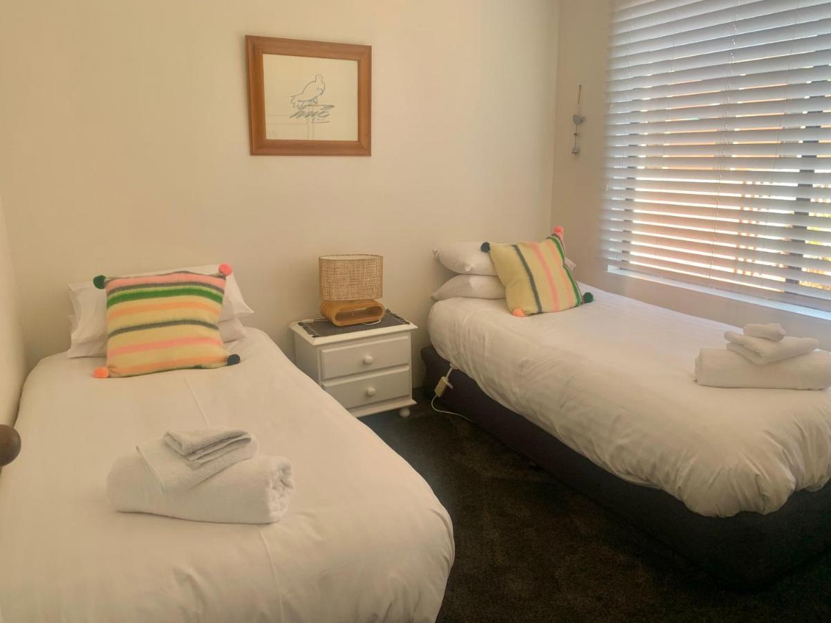 2 By The Beach, Sunny Stylish Beach Side Unit Hobart