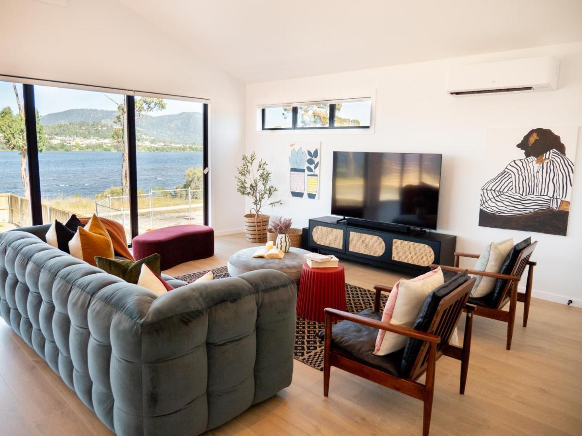 Luxurious Waterfront In The North Of Villa Hobart