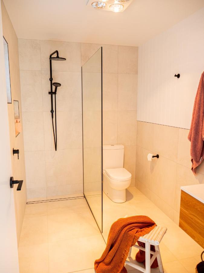 Villa Luxurious Waterfront In The North Of