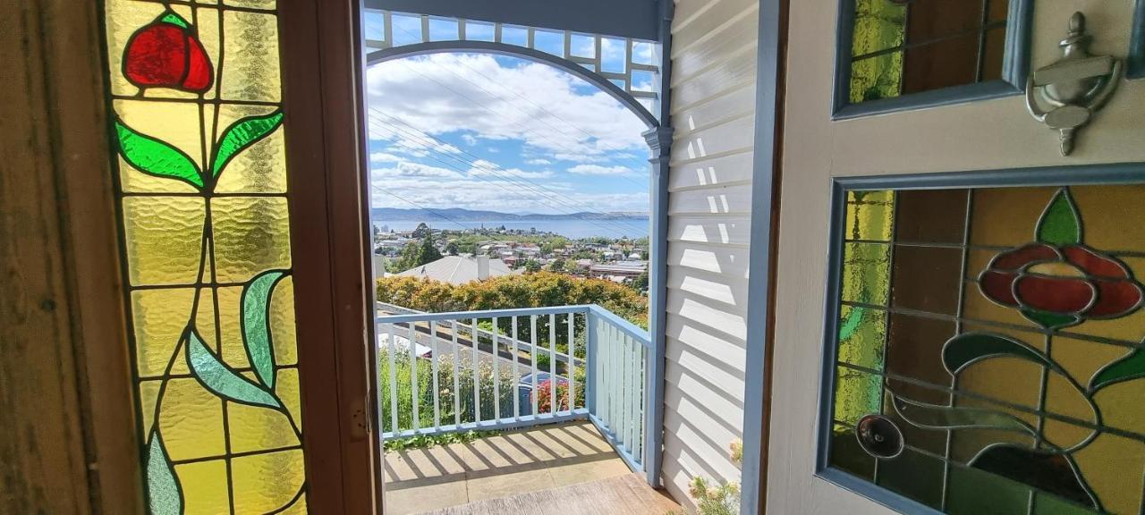 Hill House - Charming Home, Stunning Views Close To Holiday home *