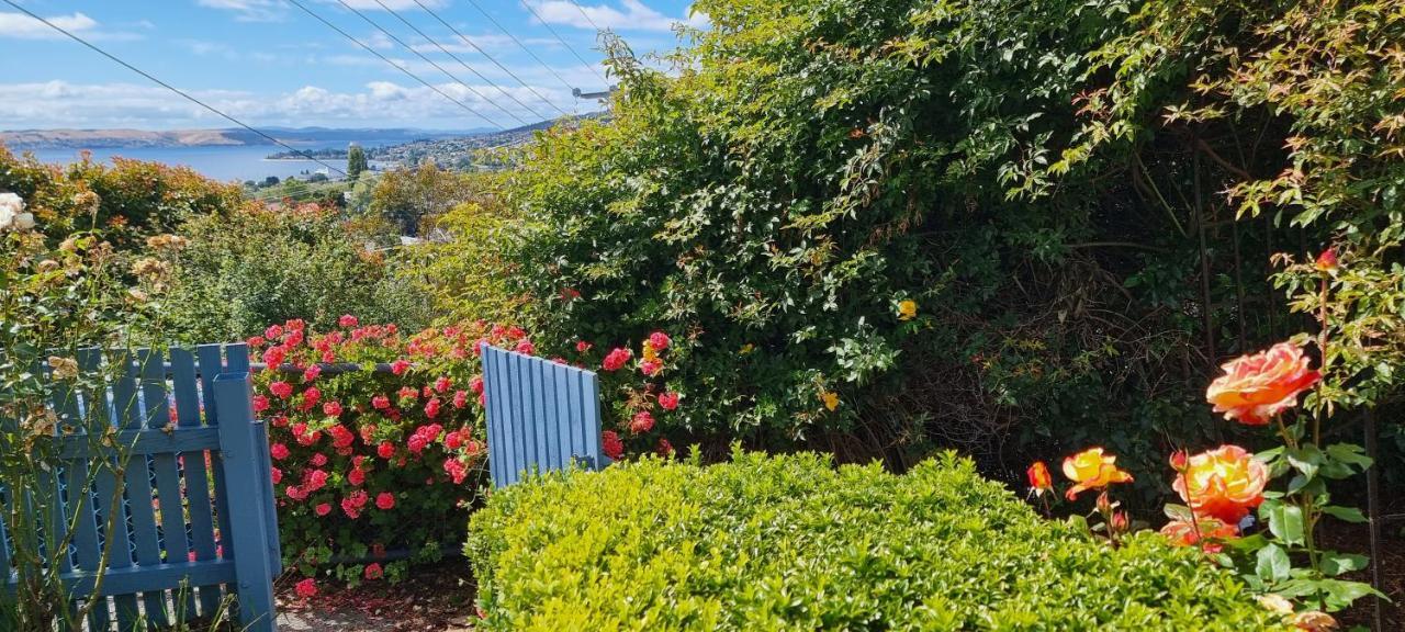 Hill House - Charming Home, Stunning Views Close To Holiday home *
