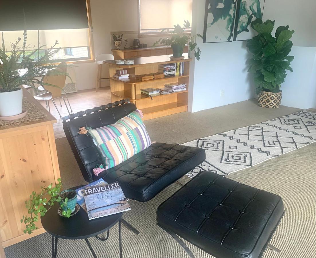 Apartment 2 By The Beach, Sunny Stylish Beach Side Unit Hobart