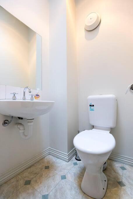 Cbd Premium Apartment, 3 Mins To Waterfront
