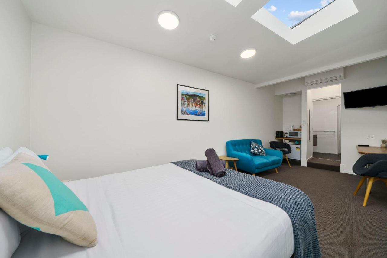 Starlight Queen 9 - Internal Hobart
