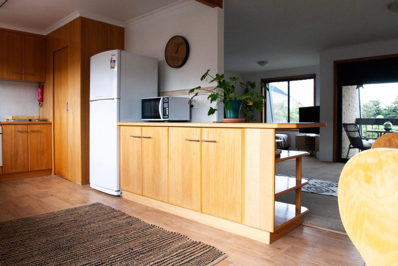 2 By The Beach, Sunny Stylish Beach Side Unit Apartment