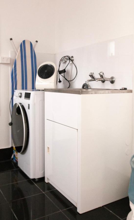 2 By The Beach, Sunny Stylish Beach Side Unit Hobart
