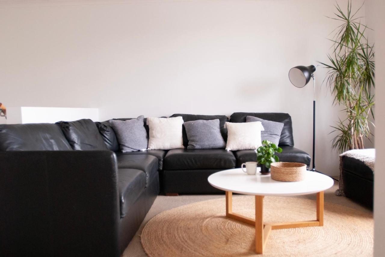 2 By The Beach, Sunny Stylish Beach Side Unit Apartment