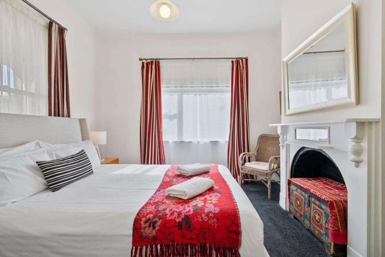 Stunning Newly Renovated In Perfect Location Holiday home Hobart