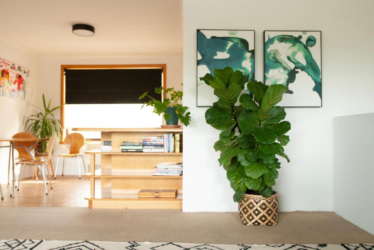 2 By The Beach, Sunny Stylish Beach Side Unit Hobart