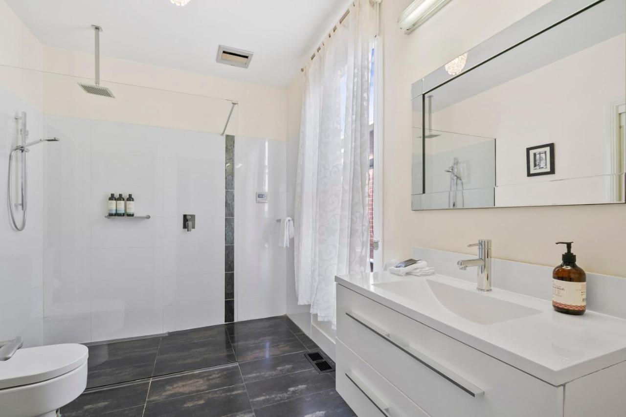 Stunning Newly Renovated In Perfect Location Holiday home