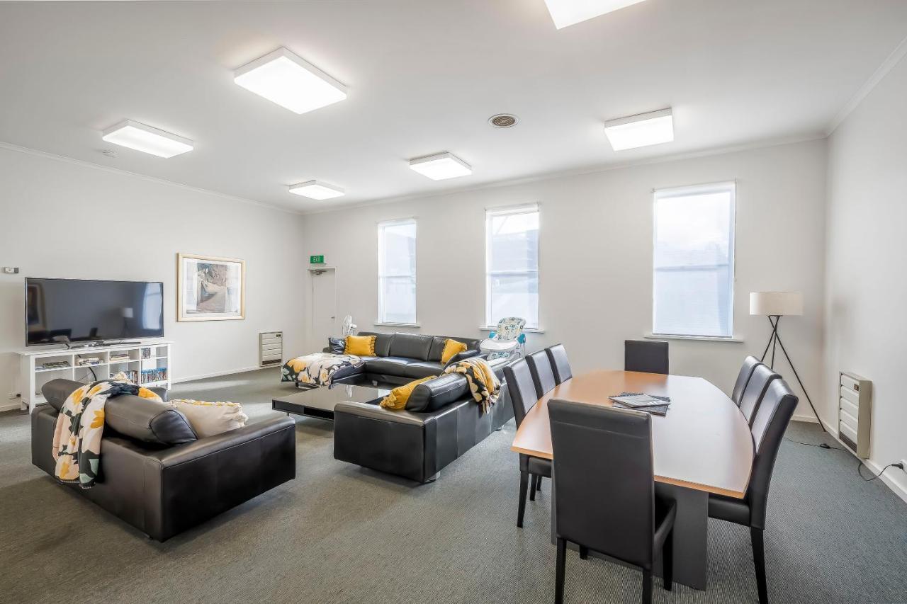 4 Bedroom House - Cbd - Free Parking - Free Wifi