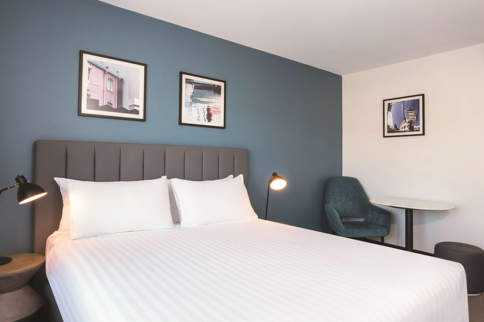 Travelodge Hotel 4*