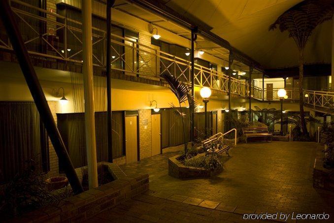 Motel Mayfair Plaza And 4*