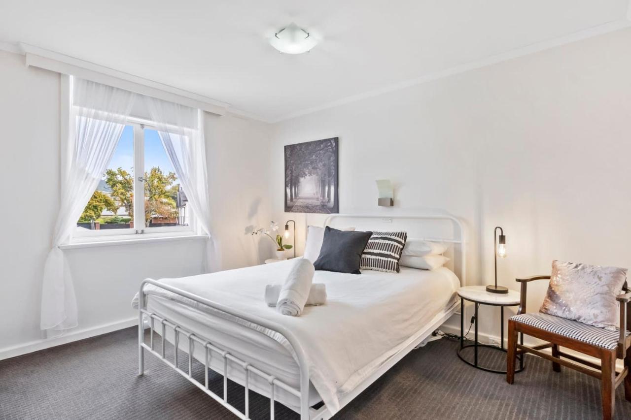 Scandi-chic Riverside Hideaway Near Attractions Hobart