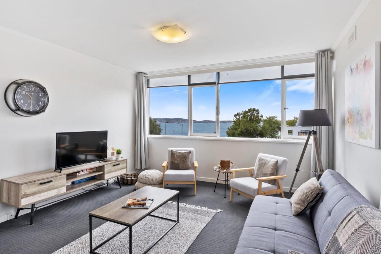 Scandi-chic Riverside Hideaway Near Attractions Apartment Hobart
