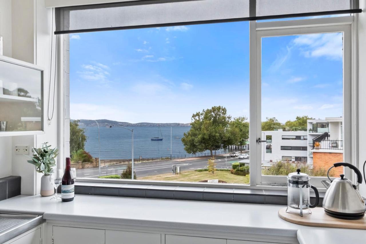 Scandi-chic Riverside Hideaway Near Attractions Apartment