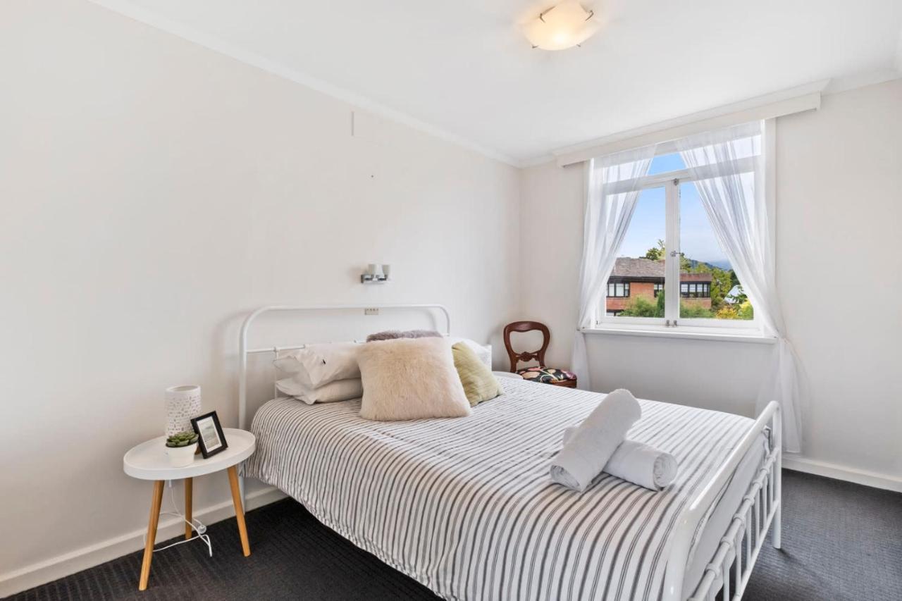 Scandi-chic Riverside Hideaway Near Attractions