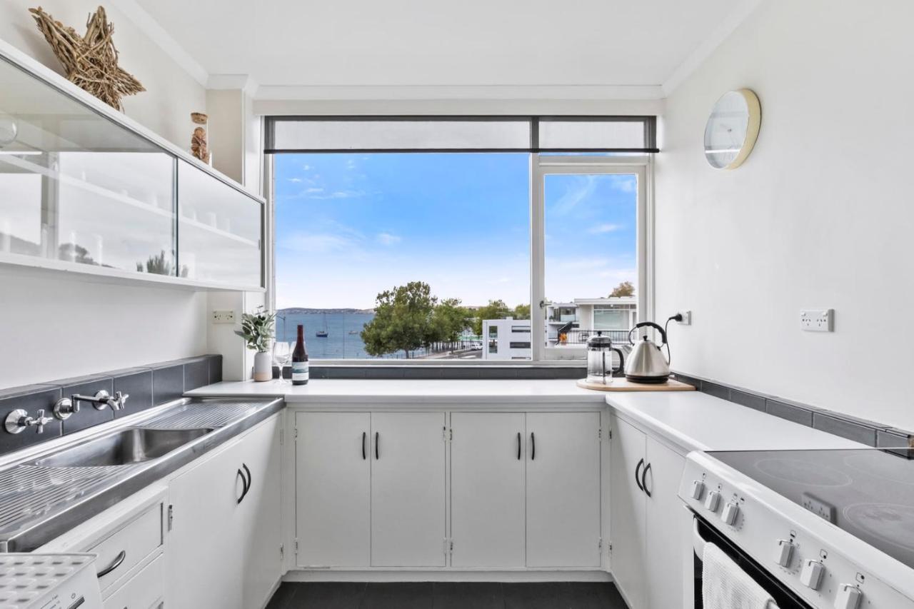 Scandi-chic Riverside Hideaway Near Attractions Apartment
