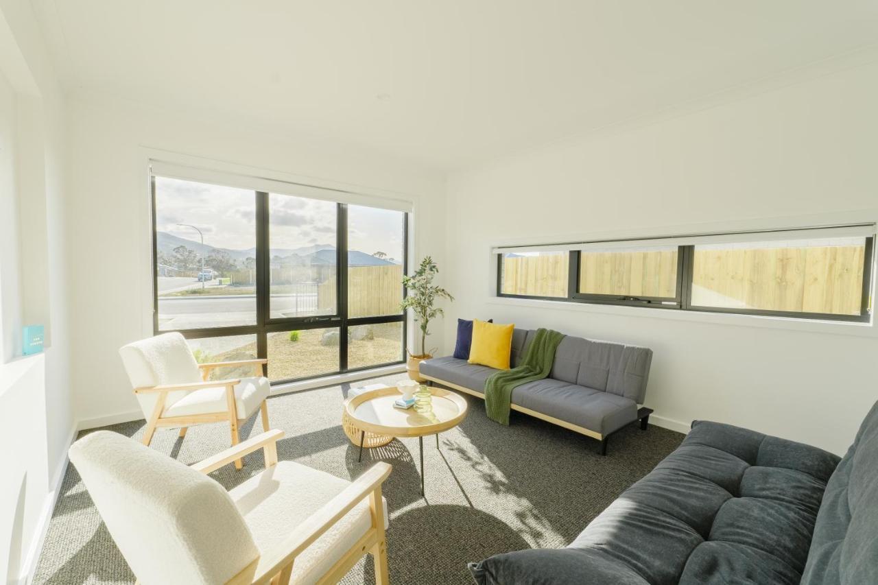 Luxury Waterfront Retreat 4br Award-winning Holiday home *