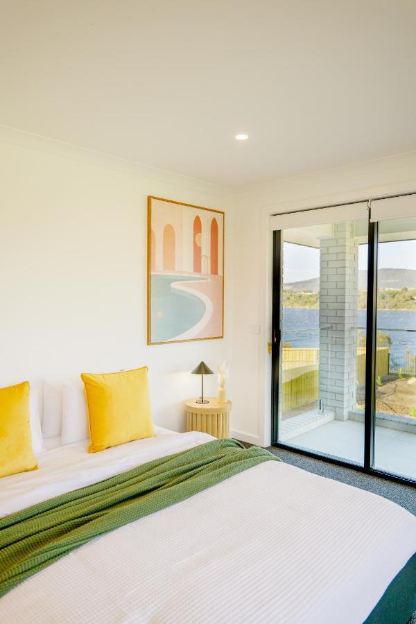 Luxury Waterfront Retreat 4br Award-winning