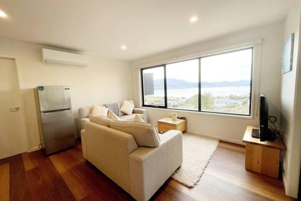 Apartment Stunning Water View In Hobart