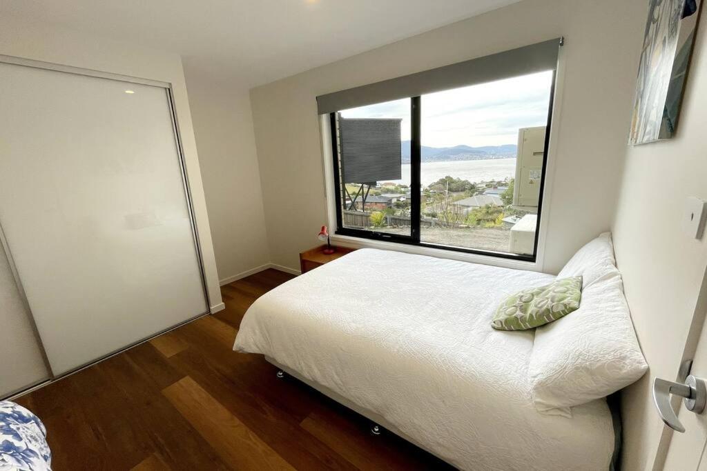 Stunning Water View In * Hobart