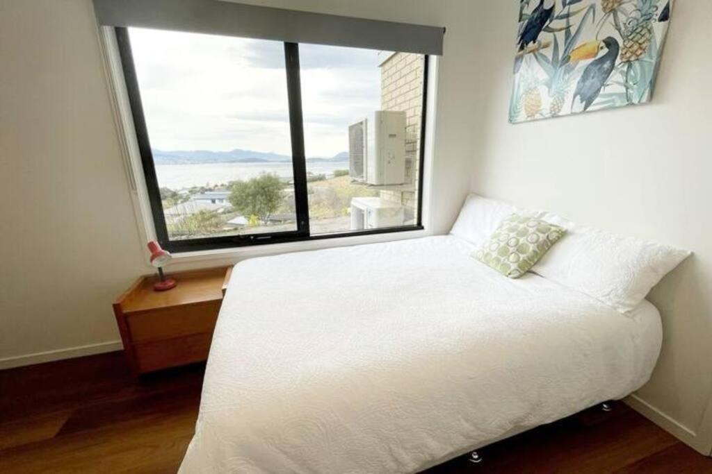Apartment Stunning Water View In