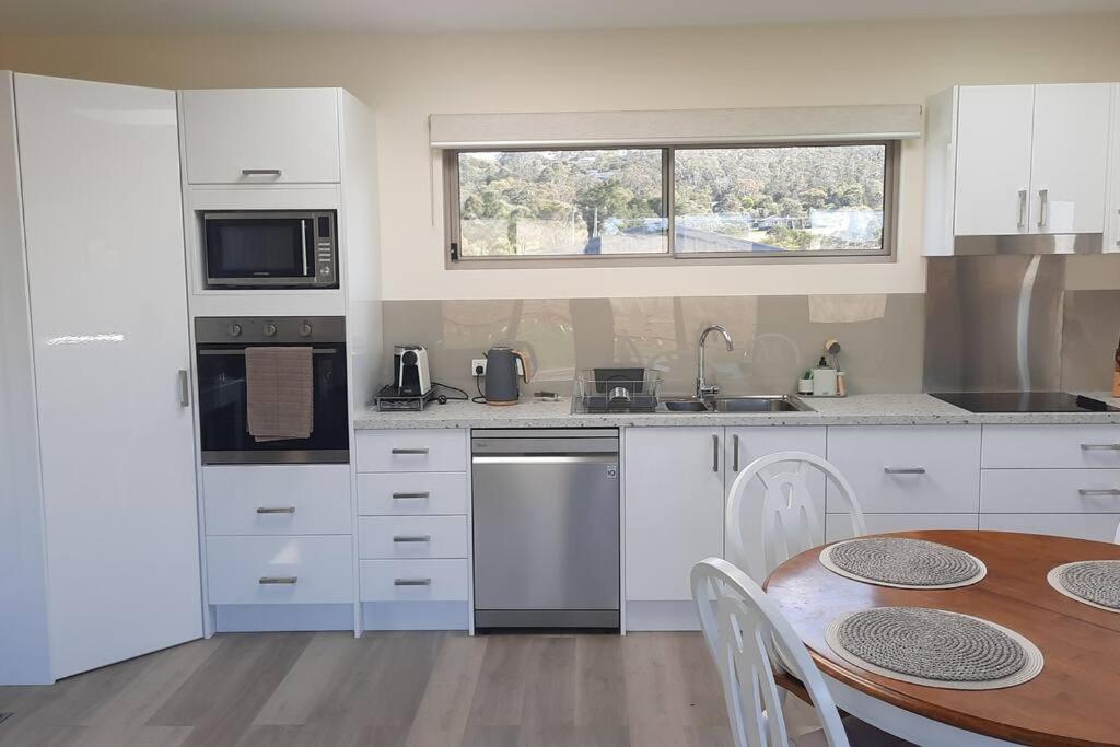 Private Getaway Close To Clifton Hobart