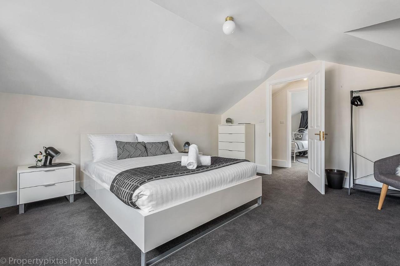 Holiday home On Burnett Location Parking Sleeps 8 *