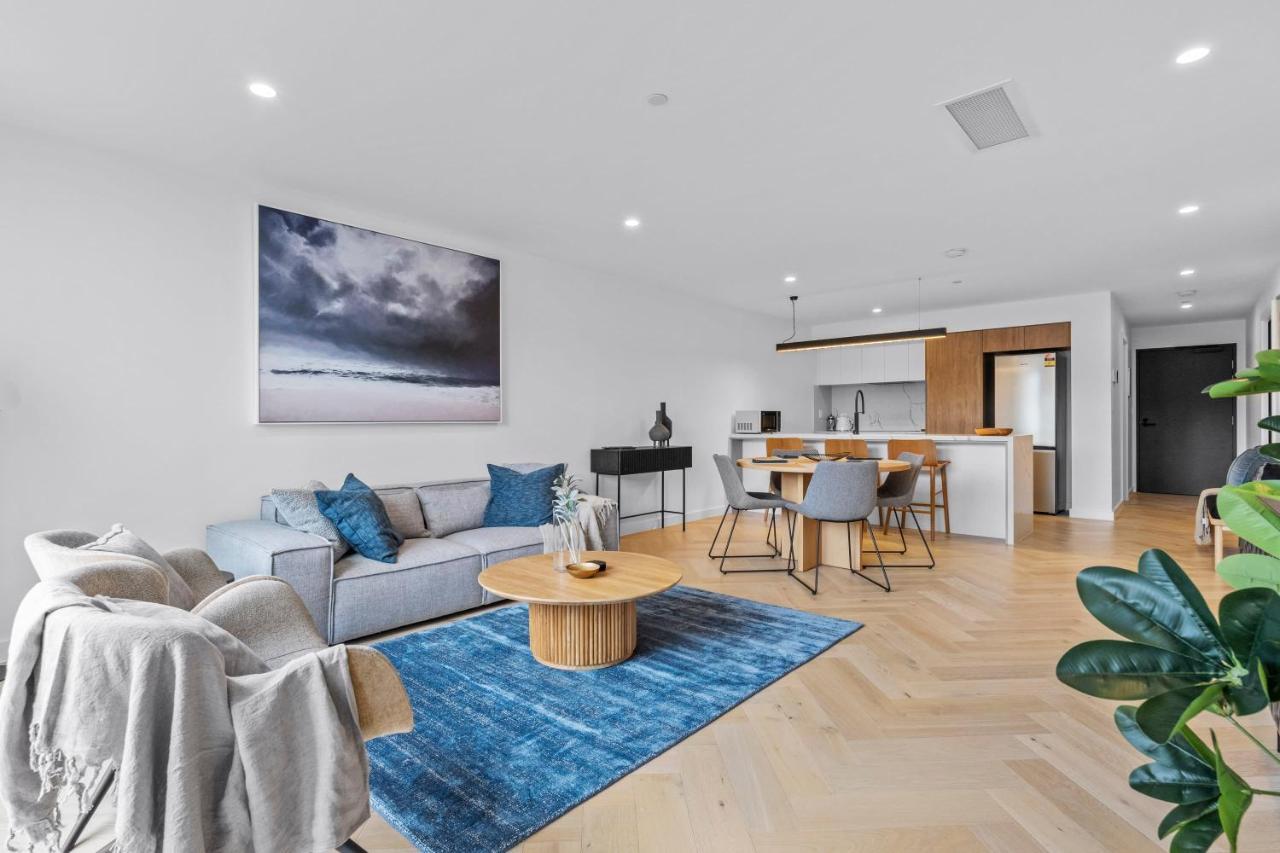 Upscale Urban Designer With Large Terrace In Cbd Apartment