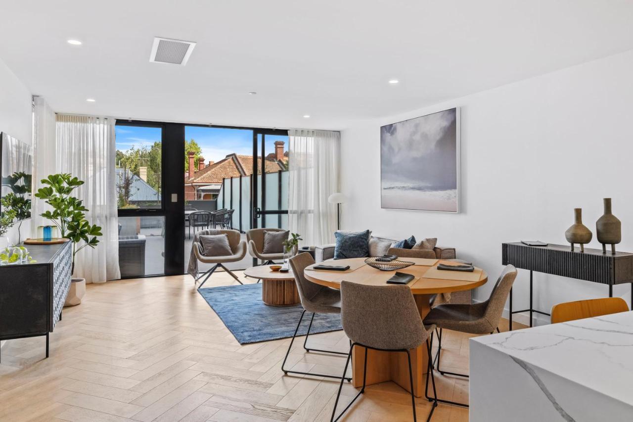 Apartment Upscale Urban Designer With Large Terrace In Cbd