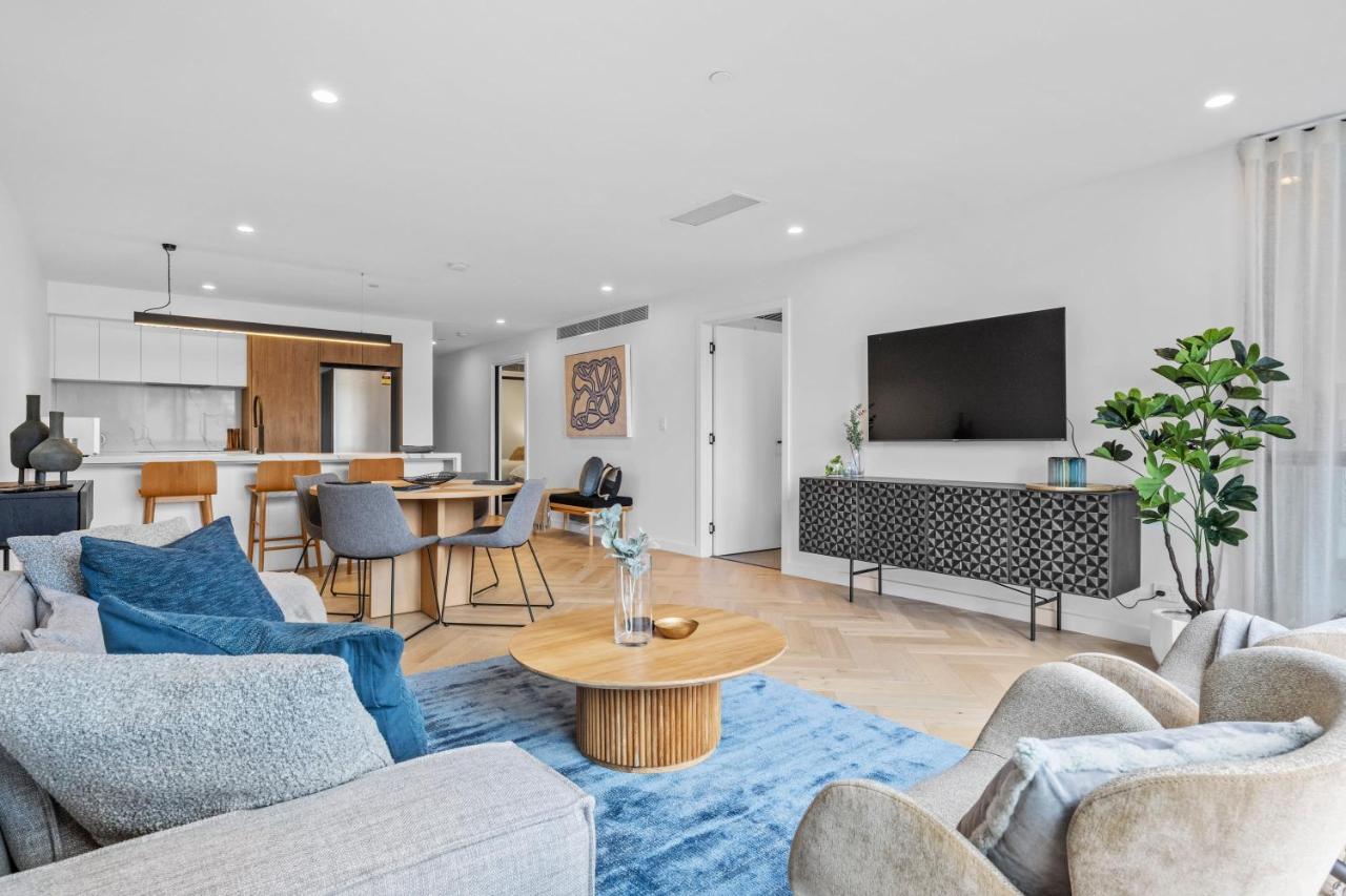 Apartment Upscale Urban Designer With Large Terrace In Cbd