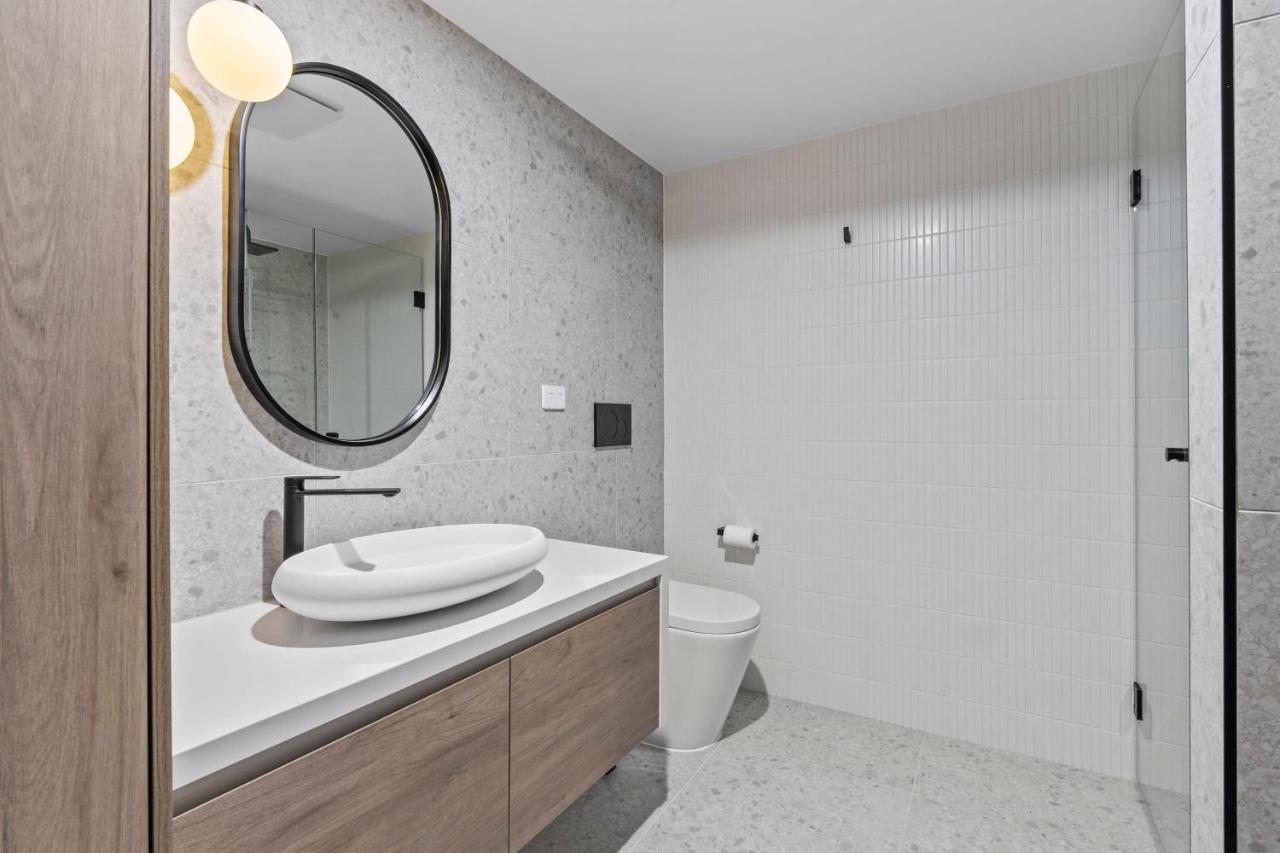 Upscale Urban Designer With Large Terrace In Cbd Apartment