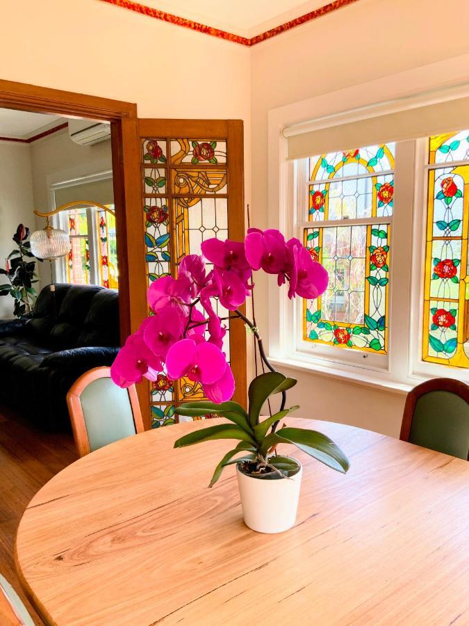 Apartment Handcrafted Stained-glass Cottage, Free Parking Hobart