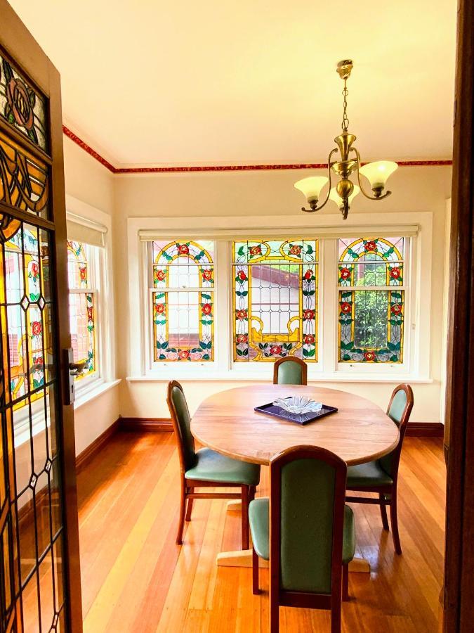 Apartment Handcrafted Stained-glass Cottage, Free Parking
