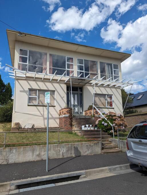 Bayley 1 - Walk To From 2 Bedroom With And Mountain Views Apartment
