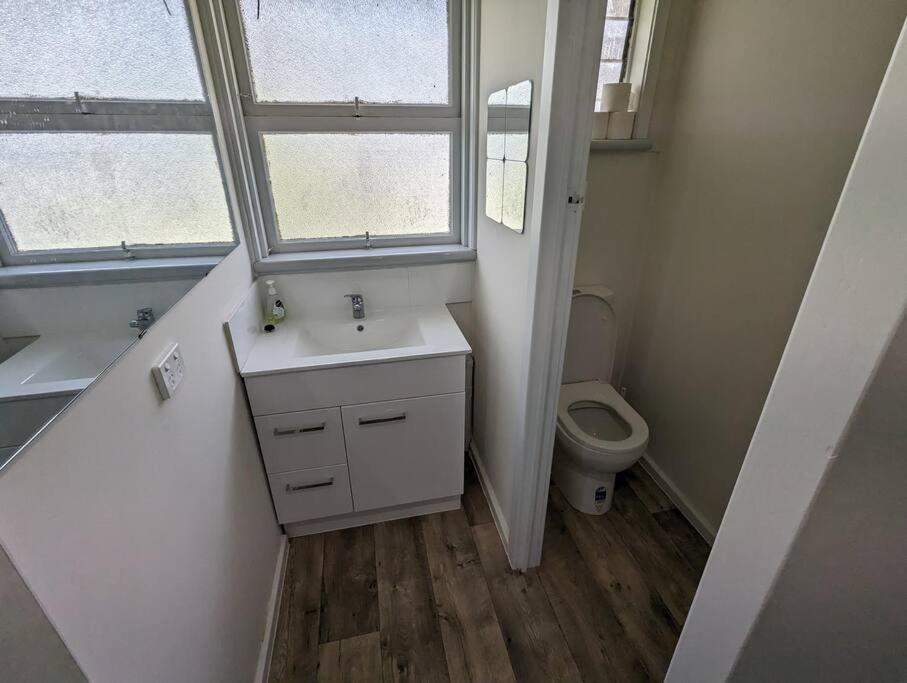 Bayley 1 - Walk To From 2 Bedroom With And Mountain Views Hobart