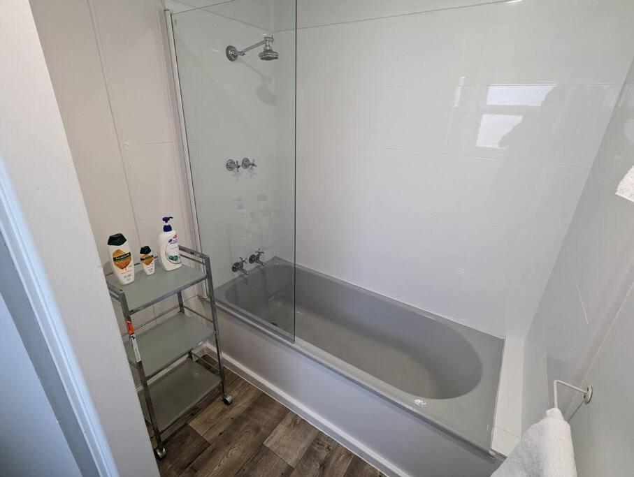 Bayley 1 - Walk To From 2 Bedroom With And Mountain Views * Hobart