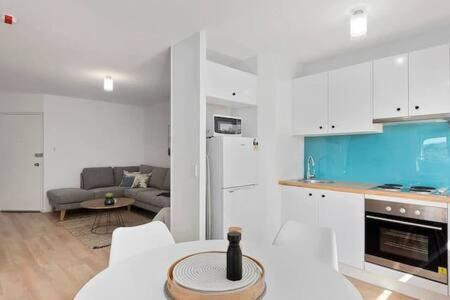 Renovated Unit In Leafy Surrounds Close To Shops Apartment Hobart