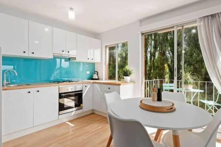 Renovated Unit In Leafy Surrounds Close To Shops
