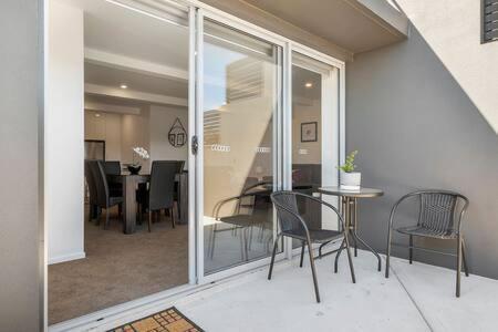 The Retreat At 165 New Renovated Unit Sleeps 6 Hobart