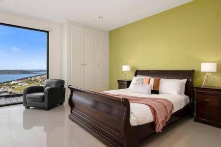 The View Sandy Bay 5 Bedroom *