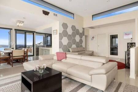 The View Sandy Bay 5 Bedroom * Hobart