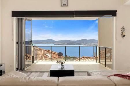 Casa de férias The View Sandy Bay 5 Bedroom