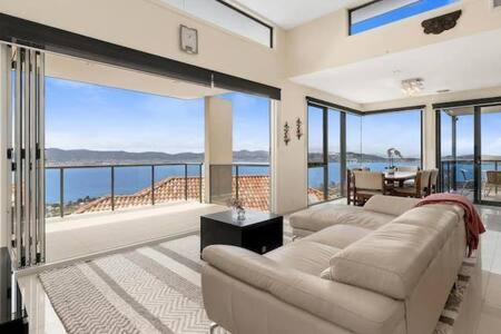 The View Sandy Bay 5 Bedroom *